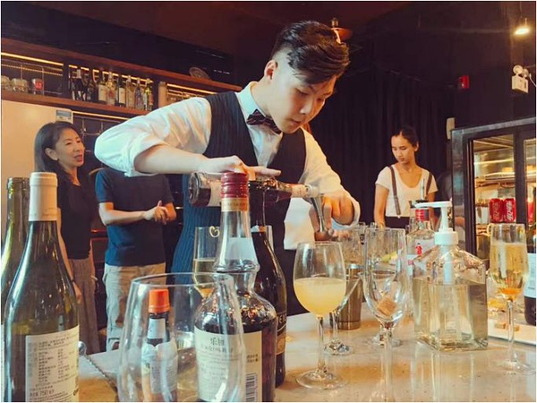 覆盆子独立日美利坚 bartender 调酒师介绍