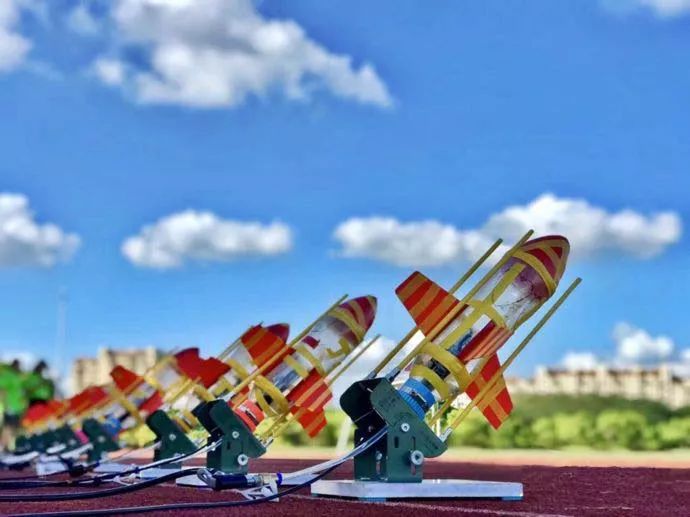 你所有的问题都能一一得到答案;  热夏天无水不欢,水火箭大战结束