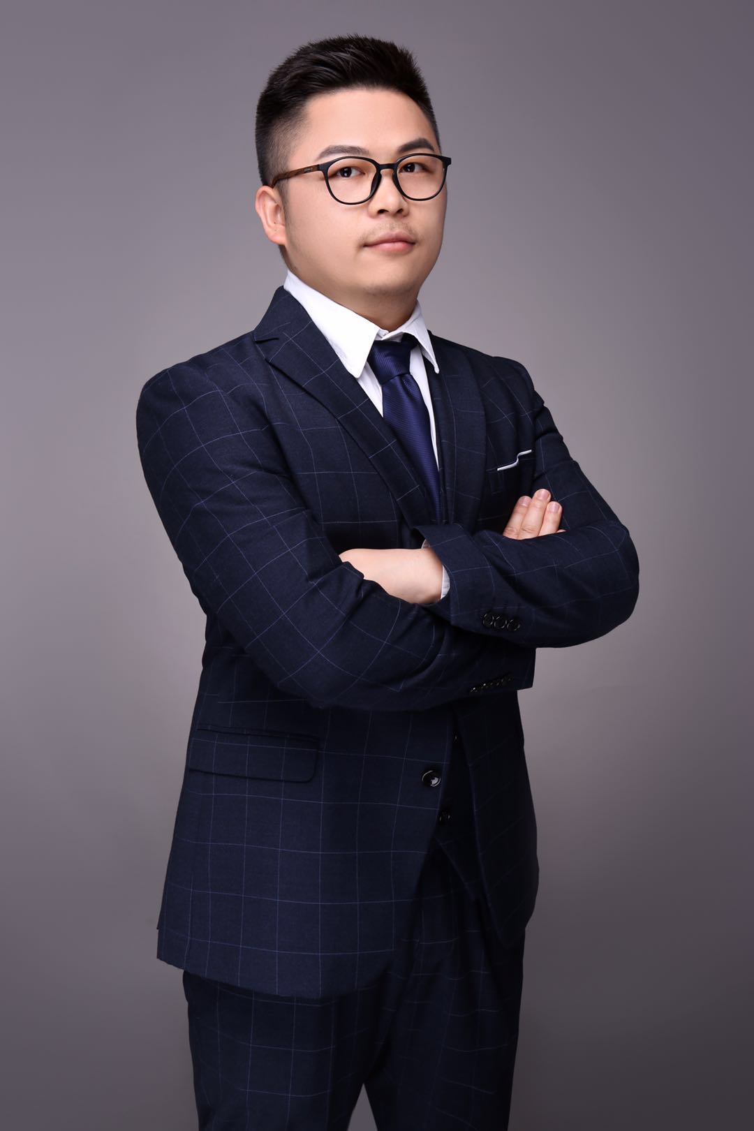 精准解读楼市政策和动态,担任咚咖房学院,《今日地产》,942电台等栏目