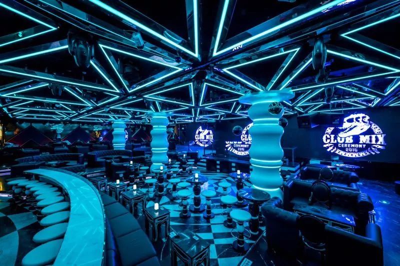 cake boss特别提供 坐落在三里屯工体北门西侧 是 北京最热的夜店之一