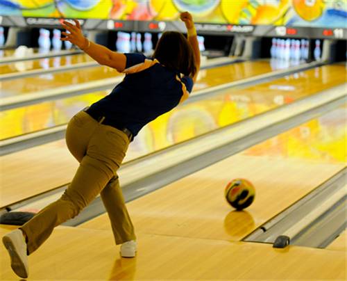 活动聚 -地坛体育馆保龄球玩起来