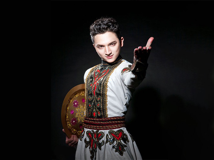 代表作品: *舞蹈作品:《可爱的一朵玫瑰花》,《盘子舞》,《巴郎》